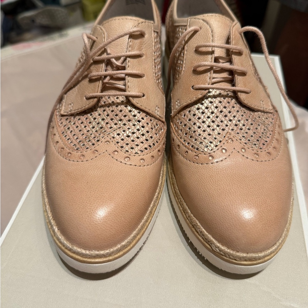 Elegant Women's Tan Leather Brogues